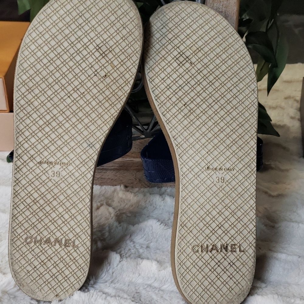 ♥️ SOLD ❤️ Chanel sandals 👡 - Picture 5 of 13